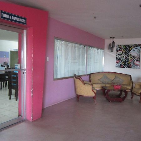 Middle Town Inn Bacolod Bagian luar foto