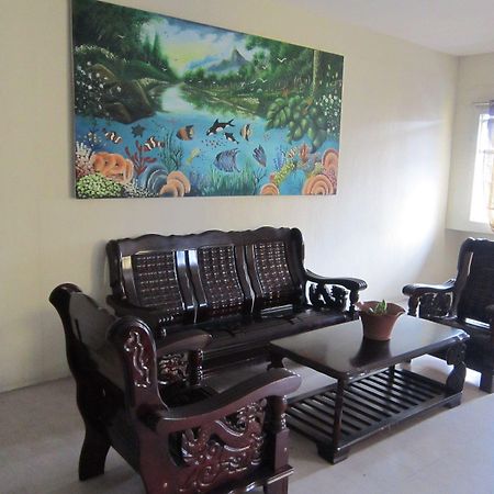 Middle Town Inn Bacolod Bagian luar foto