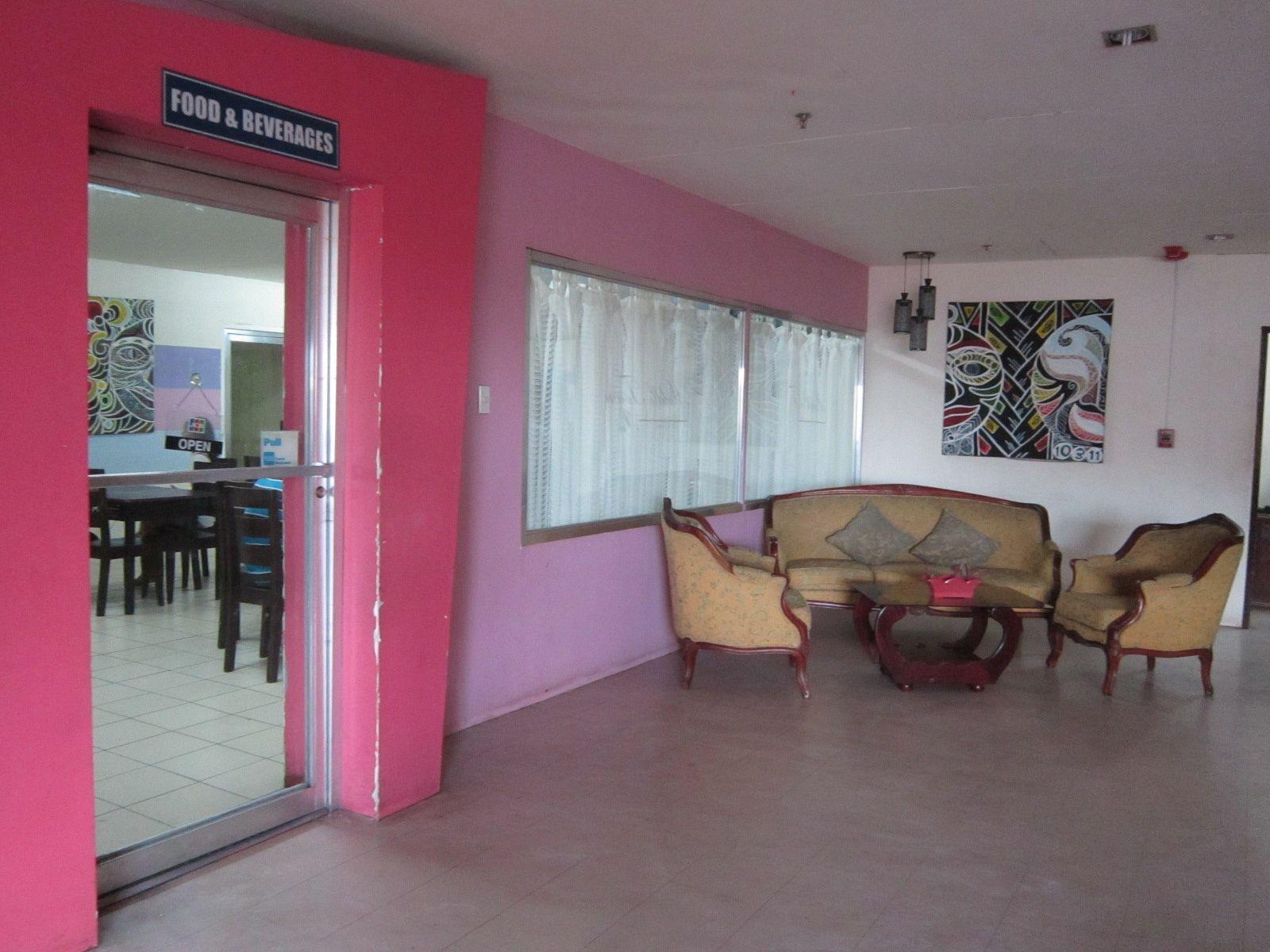 Middle Town Inn Bacolod Bagian luar foto