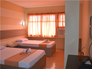 Middle Town Inn Bacolod Bagian luar foto